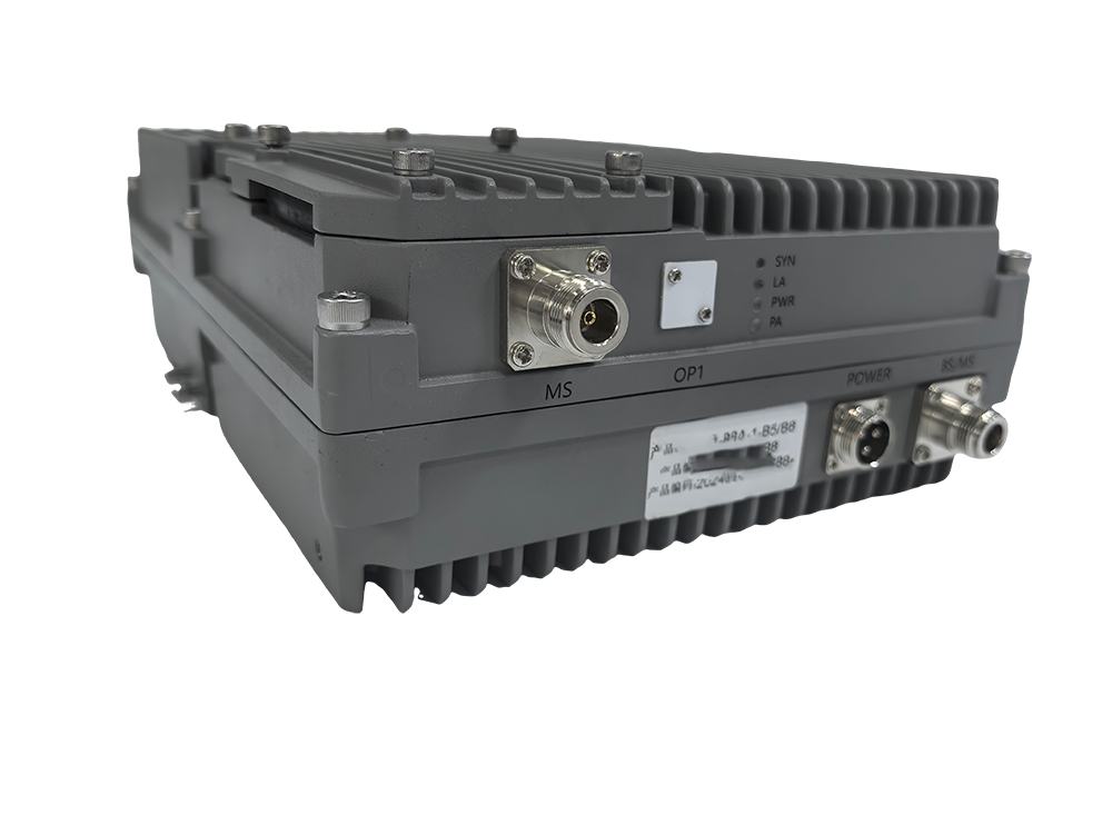  西华三频手机信号接收器2000㎡